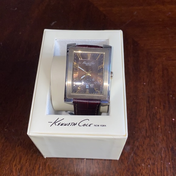 🍾CLOSET CLEAN OUT ACCEPTING ALL REASONABLE OFFERS🍾 - Picture 2 of 5